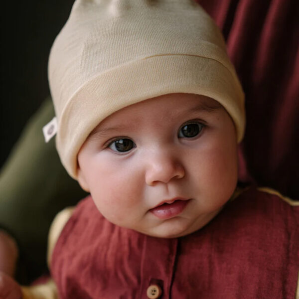 lillebarn-mutsje-wol-beige-kraamzorg-kraamgevoel-kraamweek-kraamtijd-borstvoeding-baby-babyuitzetlijst-webshop-duurzaam-natuurlijk-zwangerschap-bevalling-moeder-baby-47