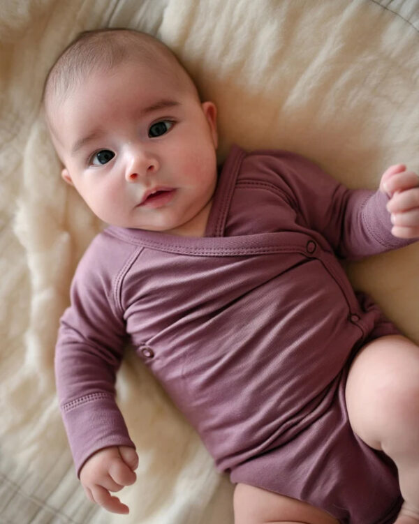 lillebarn-romper-wol-kraamzorg-kraamgevoel-kraamweek-kraamtijd-borstvoeding-baby-babyuitzetlijst-webshop-duurzaam-natuurlijk-zwangerschap-bevalling-moeder-baby-grape-shake